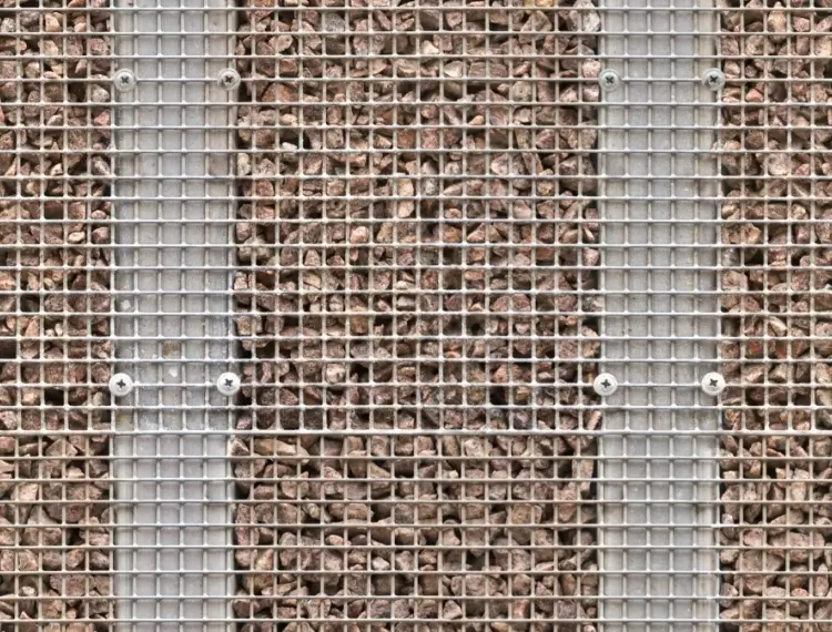 Metalen gaasstructuur gevuld met kleine kiezels als bijhorend product